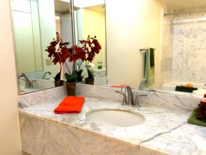 Luxury condo Honolulu - Nauru Tower 3001 - bath